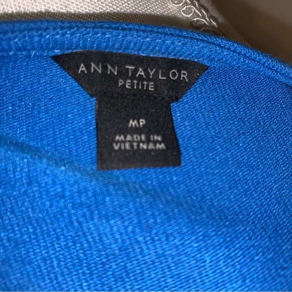 Ann Taylor | Blue Sleeveless Top - Picture 4 of 5